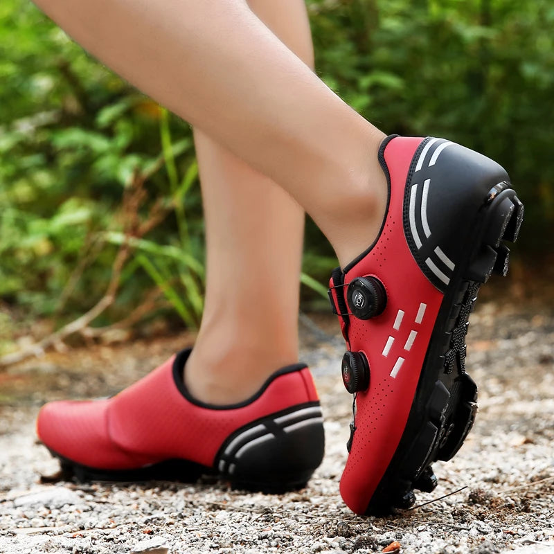 Sapatilha de ciclismo com travas, esportiva e de carbono