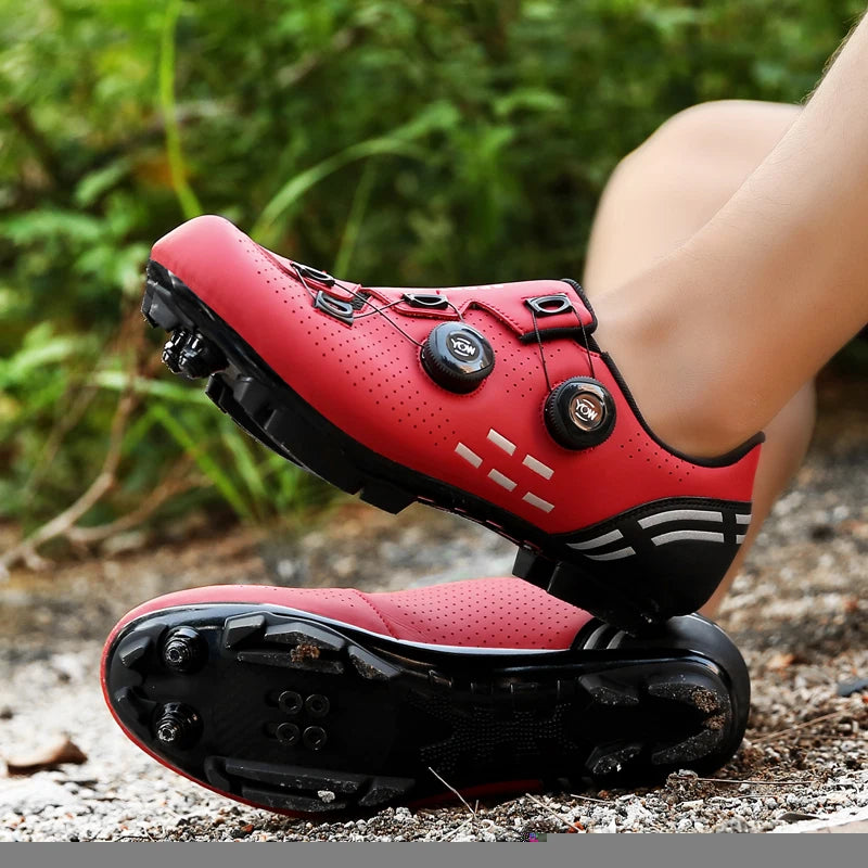 Sapatilha de ciclismo com travas, esportiva e de carbono