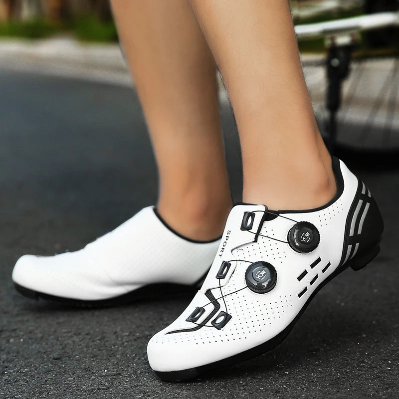 Sapatilha de ciclismo com travas, esportiva e de carbono