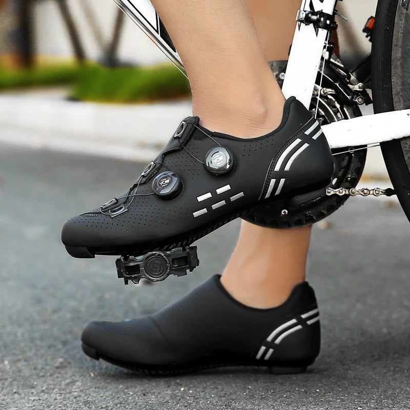 Sapatilha de ciclismo com travas, esportiva e de carbono